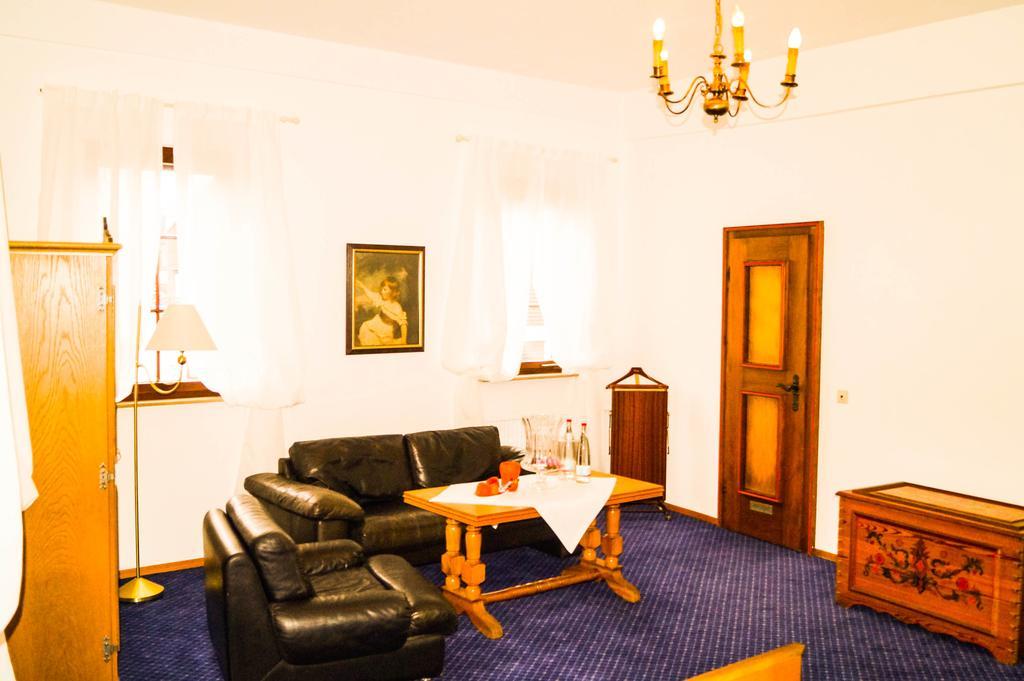 Schlosshotel Hoefingen 레온베르크 외부 사진