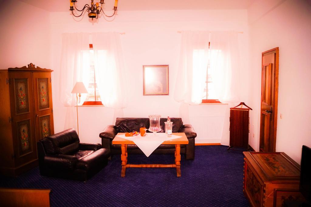 Schlosshotel Hoefingen 레온베르크 외부 사진