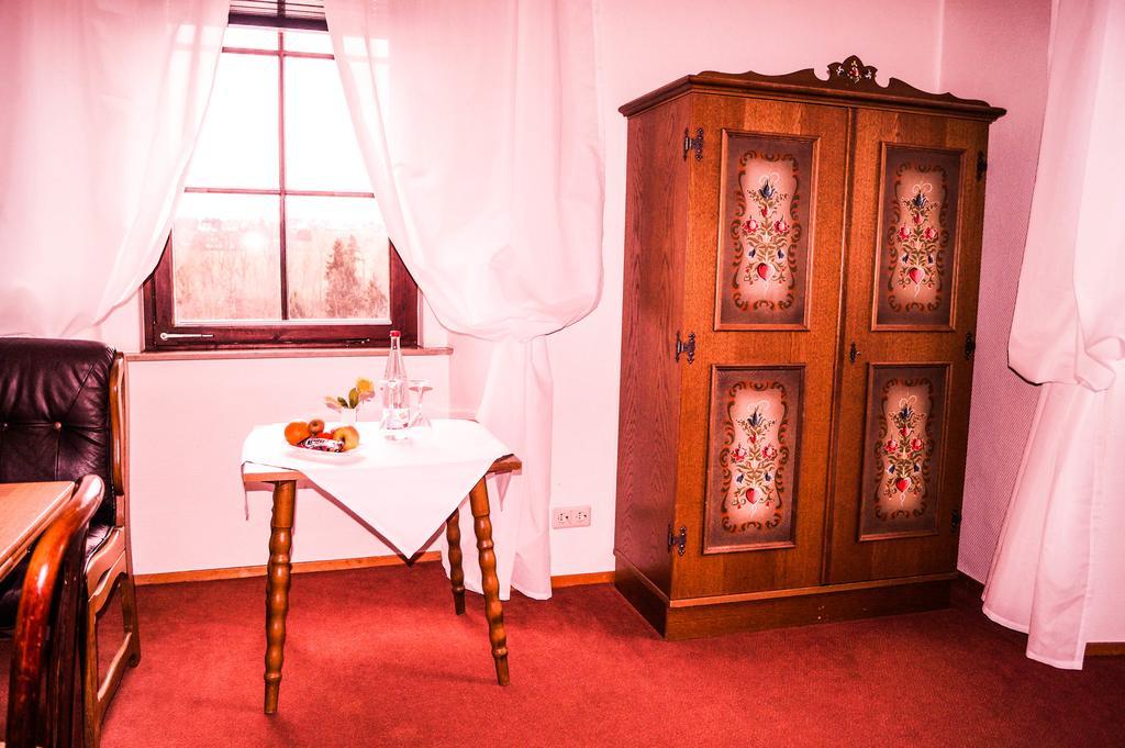 Schlosshotel Hoefingen 레온베르크 외부 사진
