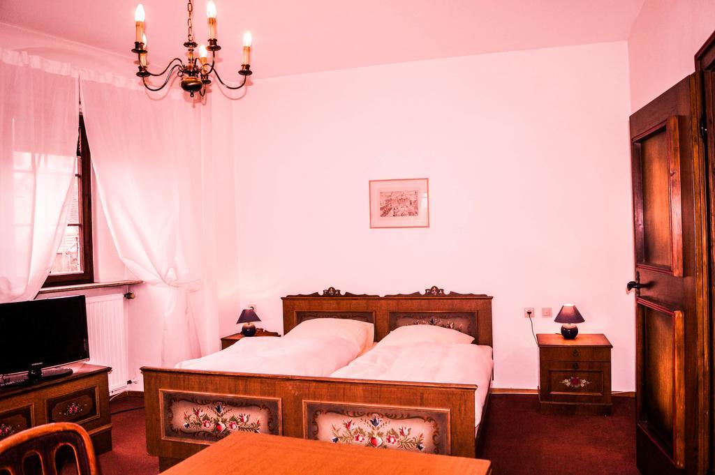 Schlosshotel Hoefingen 레온베르크 외부 사진